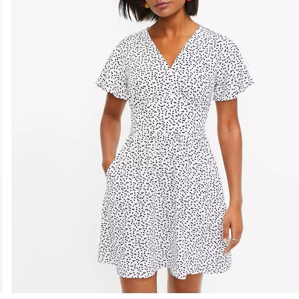 LOFT floral flutter V neck pocket dress- size 10